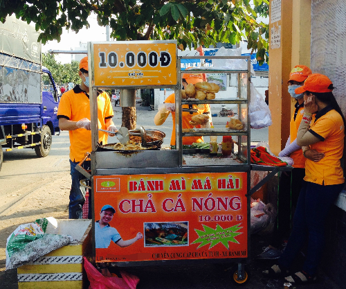 xe bánh mì chả cá